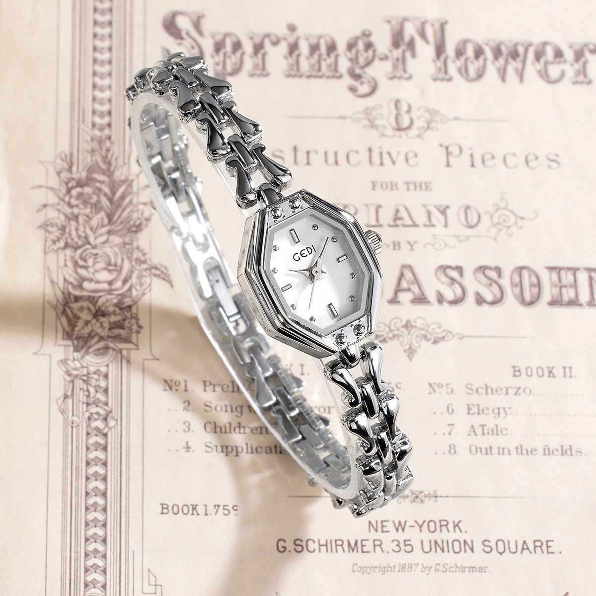 Luxury Retro Octagonal Women's Quartz Watch - Image 4