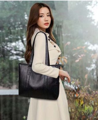 Simple And Versatile Handbag Large Capacity Shoulder Tote Bag - Image 4